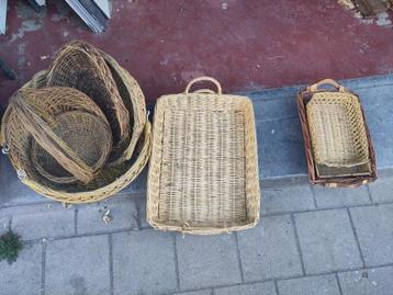 Gratis rieten mandjes beschikbaar voor biedingen