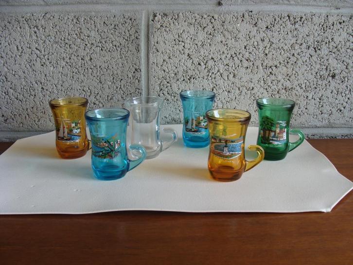 6 verres avec anse de différentes couleurs, vintage, neuf, Antiek en Kunst, Antiek | Glaswerk en Kristal, Ophalen of Verzenden