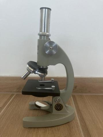 Microscoop beschikbaar voor biedingen