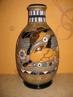 Vaas met ingelegde stukjes porselein hoogte 32 cm, Antiek en Kunst, Ophalen of Verzenden