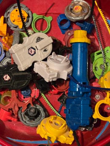 Beyblade-set met speelbakje  beschikbaar voor biedingen