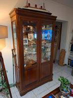 Vitrine en acajou, Enlèvement