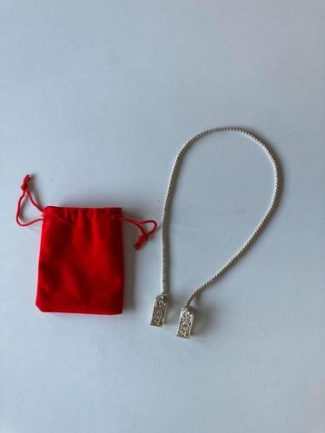 Servetketting met klemmetjes  beschikbaar voor biedingen