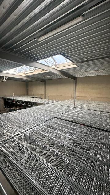 20 Stalen vloerelementen voor steiger beschikbaar voor biedingen