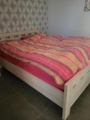 Complete slaapkamer – licht eik – in zeer goede staat beschikbaar voor biedingen