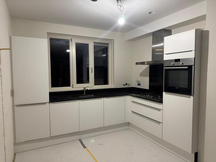 Complete Moderne Hoekkeuken Wit + Siemens + GEDEMONTEERD, Huis en Inrichting, Keuken | Complete keukens, Hoekkeuken, Wit, Composiet