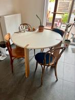 (Ronde) eettafel, wit blad, houten poten, Huis en Inrichting, Ophalen, Zo goed als nieuw