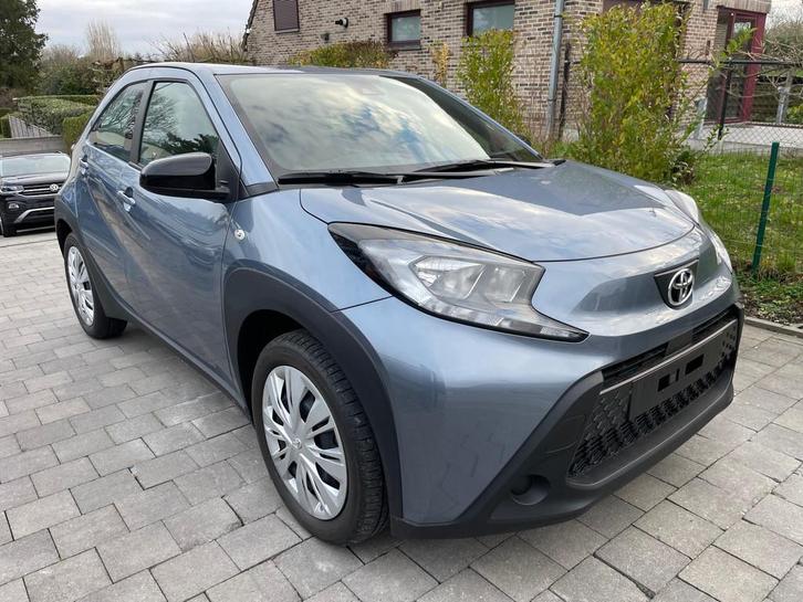 Toyota Aygo X VVT-i Play 1.0i AUTOMAAT AIRCO / CARPLAY / *17, Auto's, Toyota, Bedrijf, Te koop, Aygo X, Achteruitrijcamera, Airconditioning