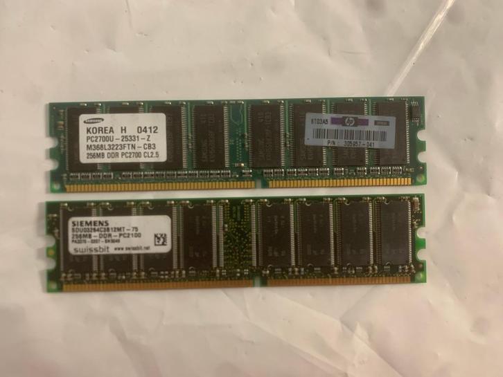 Set 2 DDR RAM vintage – Samsung PC2700 & Siemens PC2100, Computers en Software, RAM geheugen, Gebruikt, Desktop, 1 GB of minder