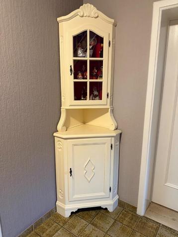 Houten hoekkast beschikbaar voor biedingen