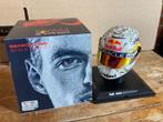 Max Verstappen 1:4 helm 2022 Seizoenshelm Red Bull RB18, Ophalen of Verzenden, Nieuw, Formule 1