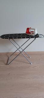 Kinderstrijkplank + speelgoedstrijkijzer met licht en geluid, Kinderen en Baby's, Ophalen, Zo goed als nieuw, Met licht