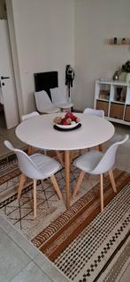 Ronde eettafel 110 cm + 4 stoelen (+2 extra) – goede staat, Huis en Inrichting, Ophalen