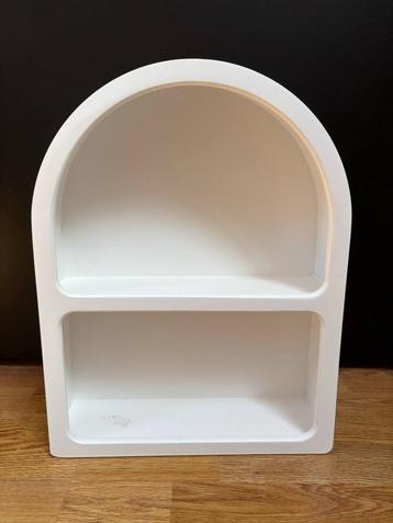 Decoratie kastje beschikbaar voor biedingen
