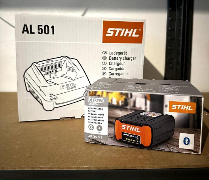 Stihl pack chargeur AL 501 + batterie AP 300S, Doe-het-zelf en Bouw, Gereedschap | Zaagmachines, Nieuw, Ophalen