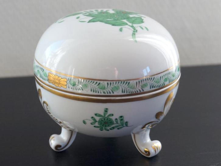 Porseleinen suikerpot met deksel van Herend, Antiek en Kunst, Antiek | Porselein, Ophalen of Verzenden