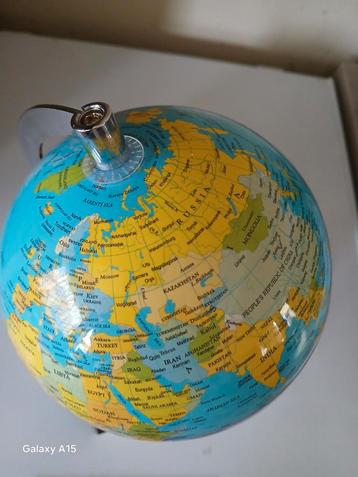 Wereldbol diameter 45cm H 25cm beschikbaar voor biedingen