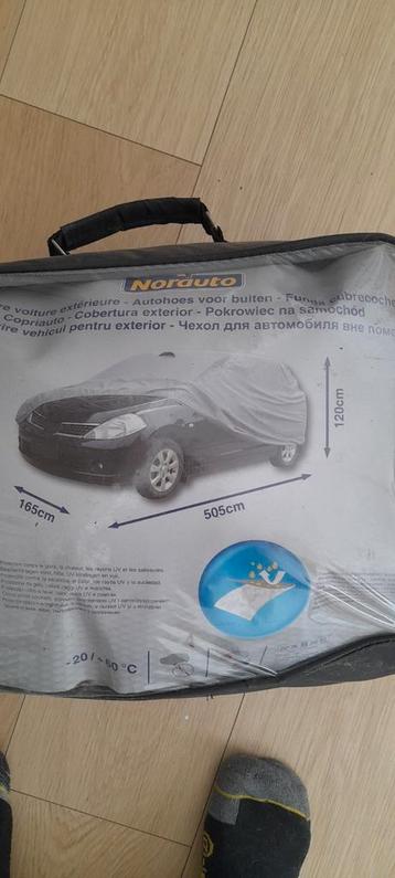 Autohoes beschikbaar voor biedingen
