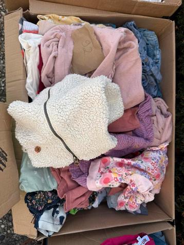 Hele doos (meisjes)kledij maat 92 beschikbaar voor biedingen