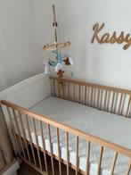 Lit bebe evolutif blanc bois chene, Enfants & Bébés, Enlèvement ou Envoi, Comme neuf