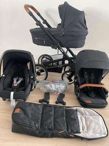 Mutsy Nio 4 -Wiel Kinderwagen - Black Zwart 3-in-1 Complete beschikbaar voor biedingen