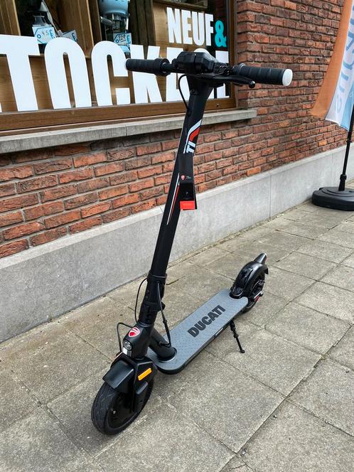 Ducati Pro II Plus  elektrische scooter, Fietsen en Brommers, Steps, Nieuw, Elektrische step (E-scooter)