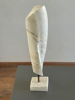 Modern marmeren beeldhouwwerk, Ophalen