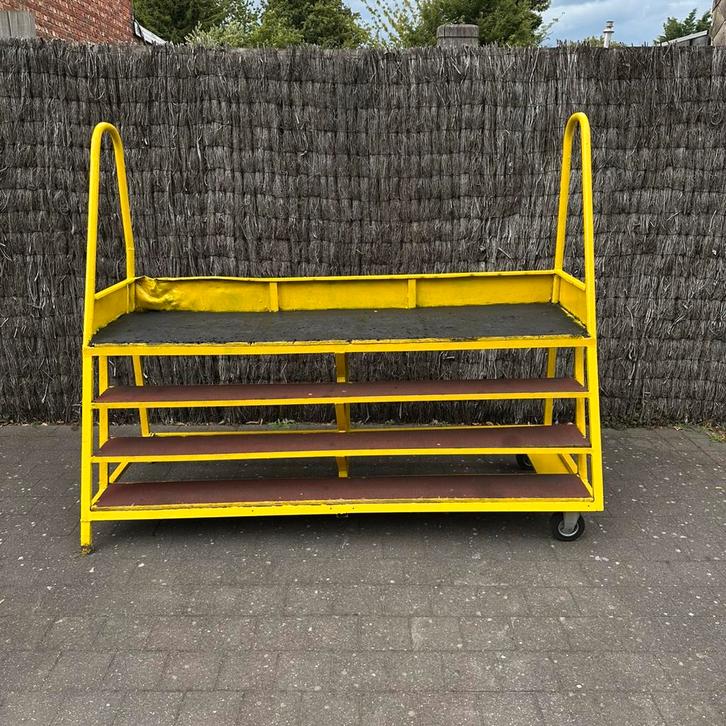 Trap, werkplatform op wielen 75cm hoog, Doe-het-zelf en Bouw, Ladders en Trappen, Trap, Ophalen of Verzenden