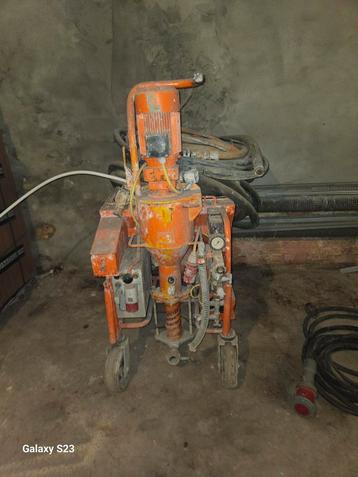 Machine a plafonner