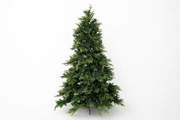 Kunstkerstboom 5m hoog beschikbaar voor biedingen
