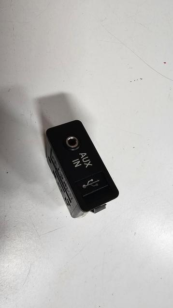 Aux Usb aansluiting BMW 7 / X5 / X6 serie F01 F02 F03 E70 E7 beschikbaar voor biedingen