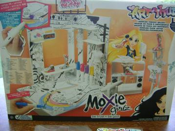 MOXIE GIRLZ ontwerpstudio en extra kledij beschikbaar voor biedingen