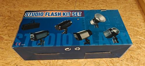 Falcon Eyes Studio Flash Set SSK-2200D, Audio, Tv en Foto, Fotografie | Fotostudio en Toebehoren, Zo goed als nieuw, Lamp of Flitsset