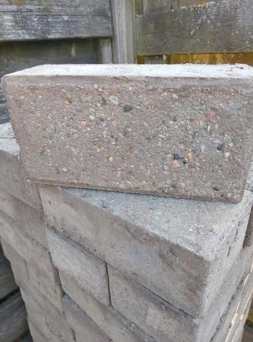 Bestrating/klinkers/ tuintegels/straatstenen 152 stuks
