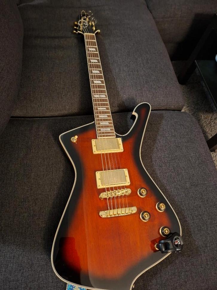 Ibanez Iceman Antique Autumn Burst IC420-AAB, Muziek en Instrumenten, Snaarinstrumenten | Gitaren | Elektrisch, Zo goed als nieuw