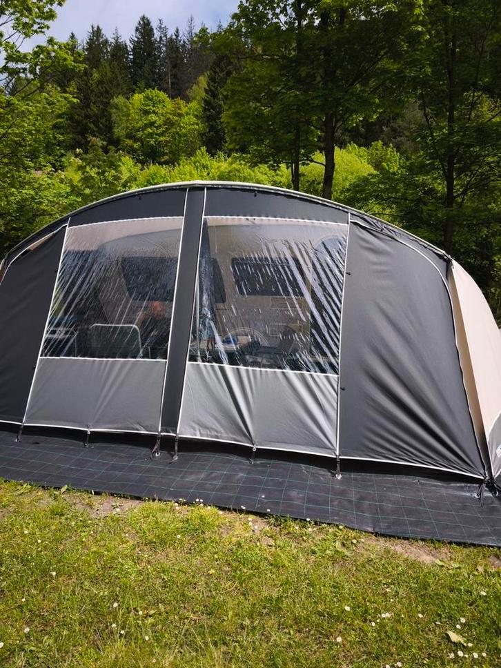 Caravan 10 jaar oud zie foto, Caravans en Kamperen, Caravans, Particulier, tot en met 4, 1000 - 1250 kg, Treinzit, Dethleffs, 2 aparte bedden