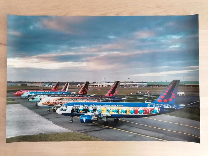 Brussels Airlines Poster A320 Aerosmurf Amare Rackham Tintin, Verzamelen, Luchtvaart en Vliegtuigspotten, Nieuw, Kaart, Foto of Prent