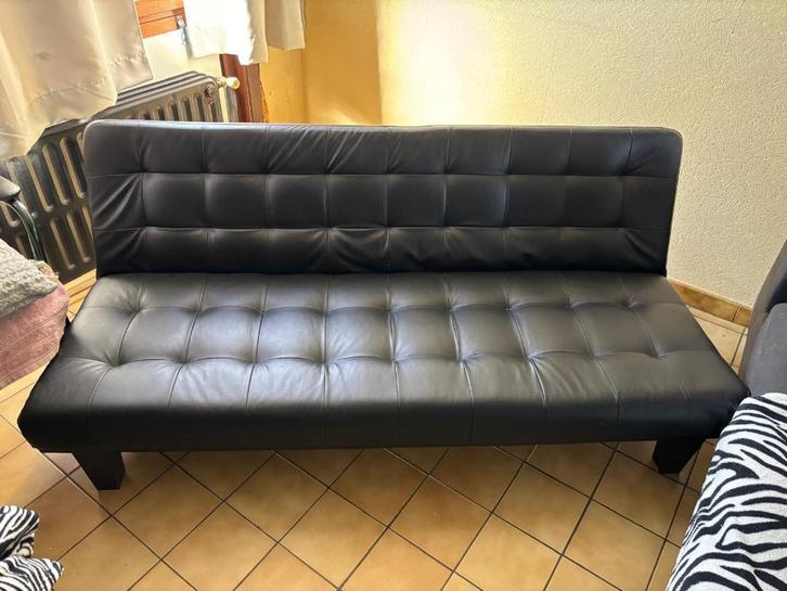 Saapbank in vegan leather in nieuwstaat, Huis en Inrichting, Slaapkamer | Slaapbanken, Zo goed als nieuw, Tweepersoons, Zwart