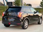 SsangYong Tivoli 1,5 benzine T GDI full options! AUTOMAAT!, 4 cilinders, Leder en Stof, Zwart, 5 zetels