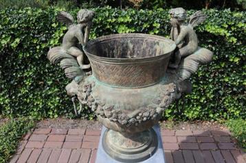 Prachtig bronzen gegoten tuinsculptuur op marmeren sokkel beschikbaar voor biedingen