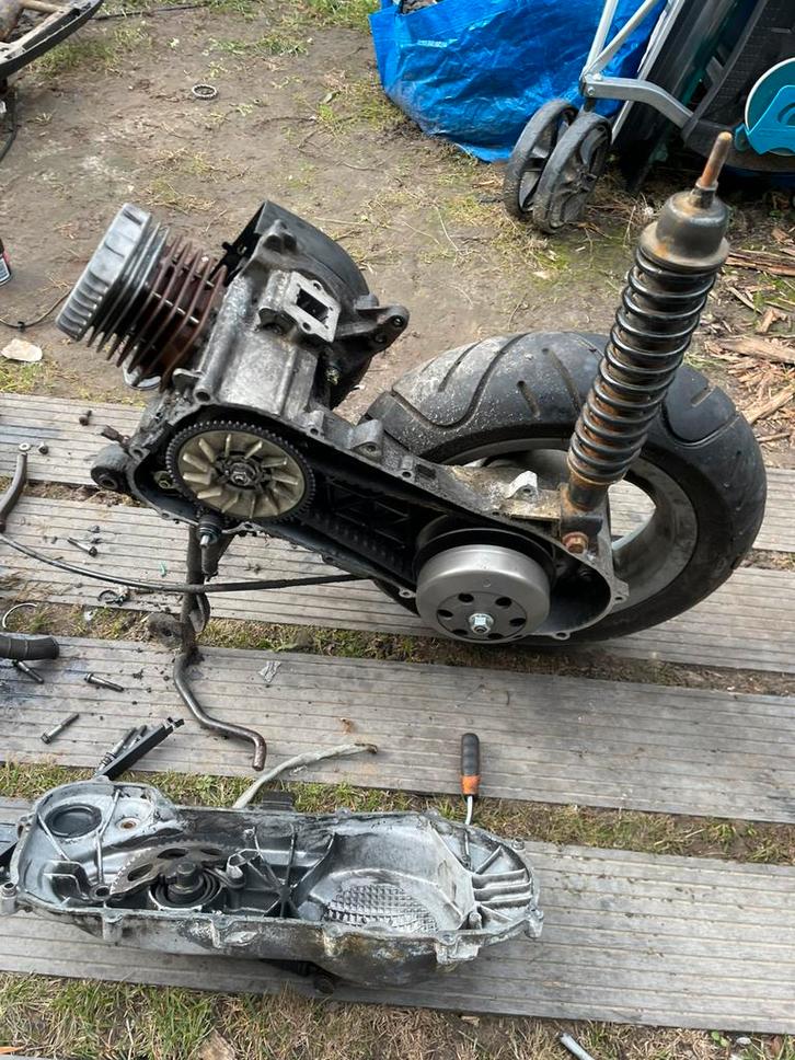 Piaggio 2 takt blok 50cc, Fietsen en Brommers, Brommeronderdelen | Scooters, Zo goed als nieuw, Piaggio, Blok, Ophalen of Verzenden