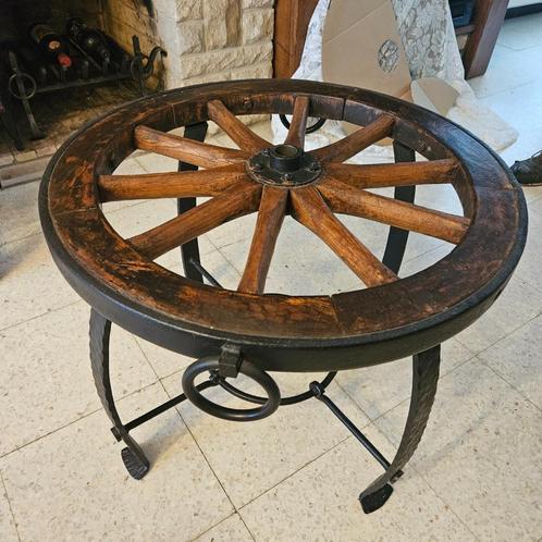 table basse vintage fabriquée avec une roue de chariot, Maison & Meubles, Tables | Tables de salon, Utilisé, 50 à 75 cm, 50 à 100 cm