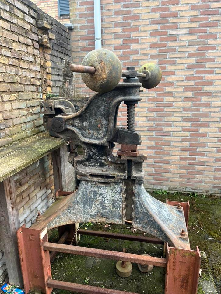 Antieke gietijzeren slingerpers / balanspers, Antiek en Kunst, Antiek | Gereedschap en Instrumenten, Ophalen