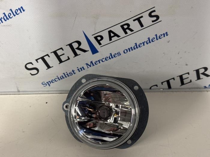Mistlamp rechts-voor van een Mercedes C-Klasse, Auto-onderdelen, Verlichting, Mercedes-Benz, Nieuw, 3 maanden garantie, Ophalen of Verzenden