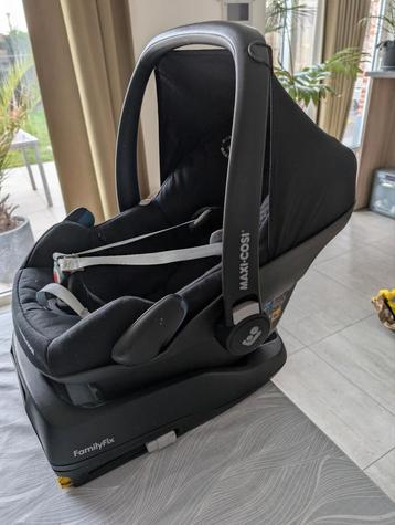 Maxi Cosi + familyfix beschikbaar voor biedingen