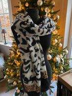 Essentiel pashmina in zwart/ecru print met lovertjes, Kleding | Dames, Mutsen, Sjaals en Handschoenen, Ophalen of Verzenden, Zo goed als nieuw