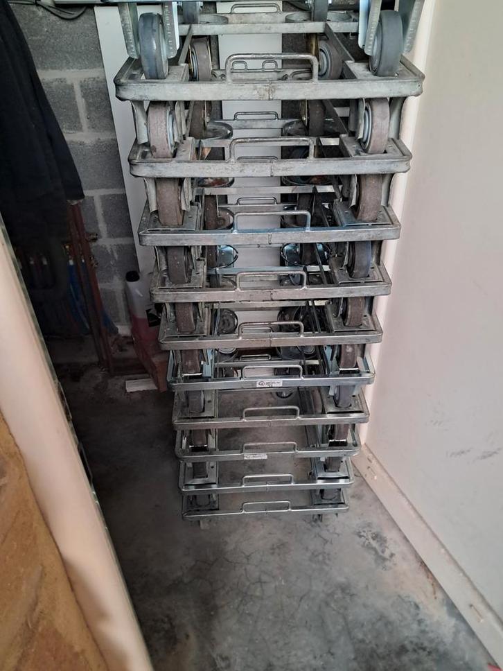 Chariot en galvanisé 70/50 cm diamètre roue 10 cm, Antiquités & Art, Antiquités | Céramique & Poterie, Enlèvement ou Envoi