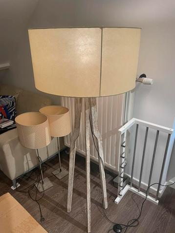 Staande lamp nieuw disponible aux enchères