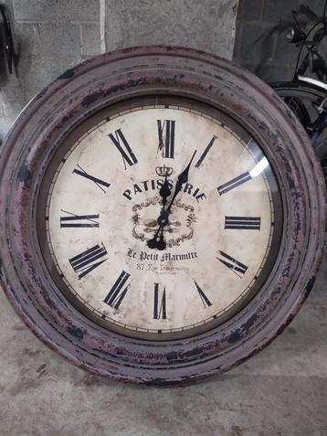 wandklok oud design beschikbaar voor biedingen