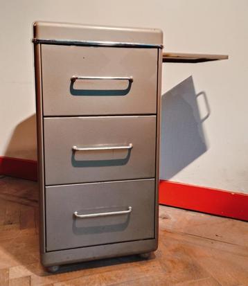 Vintage Engels industrieel klasseerkastje beschikbaar voor biedingen